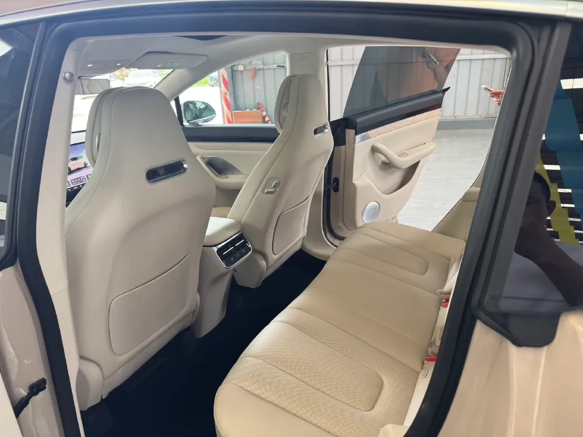 2025 Luxeed R7 REEV 156HP REEV 37KWH,autocango,china used car exporter,china ev exporter,chinese used car exporter,chinese used ev exporter