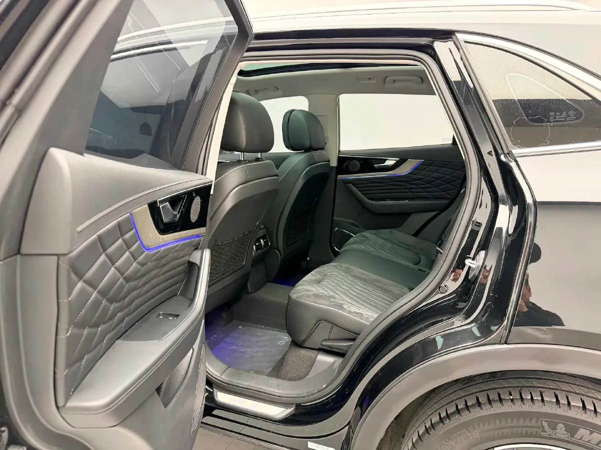 2022 HongQi HS5 2.0T 224HP L4 6AT,autocango,china used car exporter,china ev exporter,chinese used car exporter,chinese used ev exporter