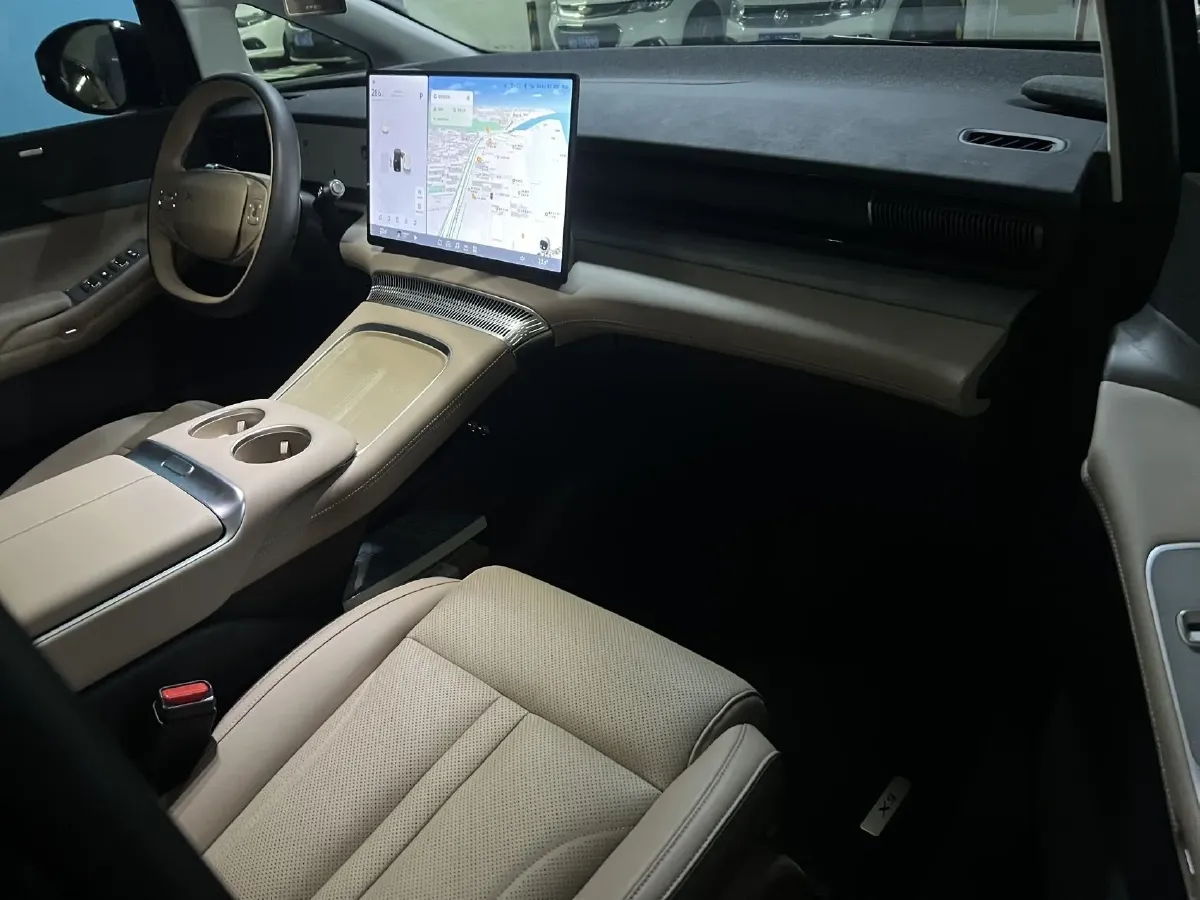 2024 Xpeng X9 BEV 84.5KWH,autocango,china used car exporter,china ev exporter,chinese used car exporter,chinese used ev exporter