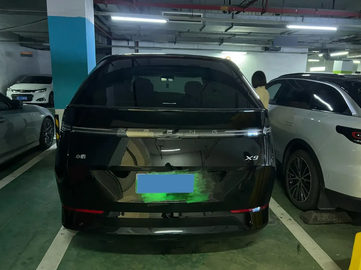 2024 Xpeng X9 BEV 84.5KWH,autocango,china used car exporter,china ev exporter,chinese used car exporter,chinese used ev exporter