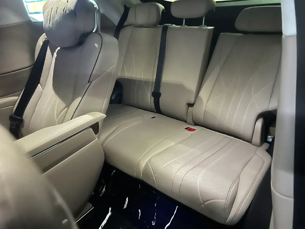 2024 Xpeng X9 BEV 84.5KWH,autocango,china used car exporter,china ev exporter,chinese used car exporter,chinese used ev exporter