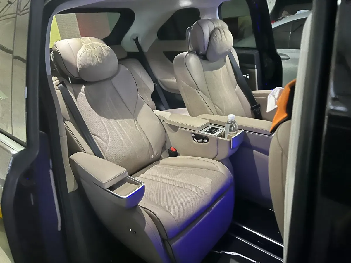 2024 Xpeng X9 BEV 84.5KWH,autocango,china used car exporter,china ev exporter,chinese used car exporter,chinese used ev exporter