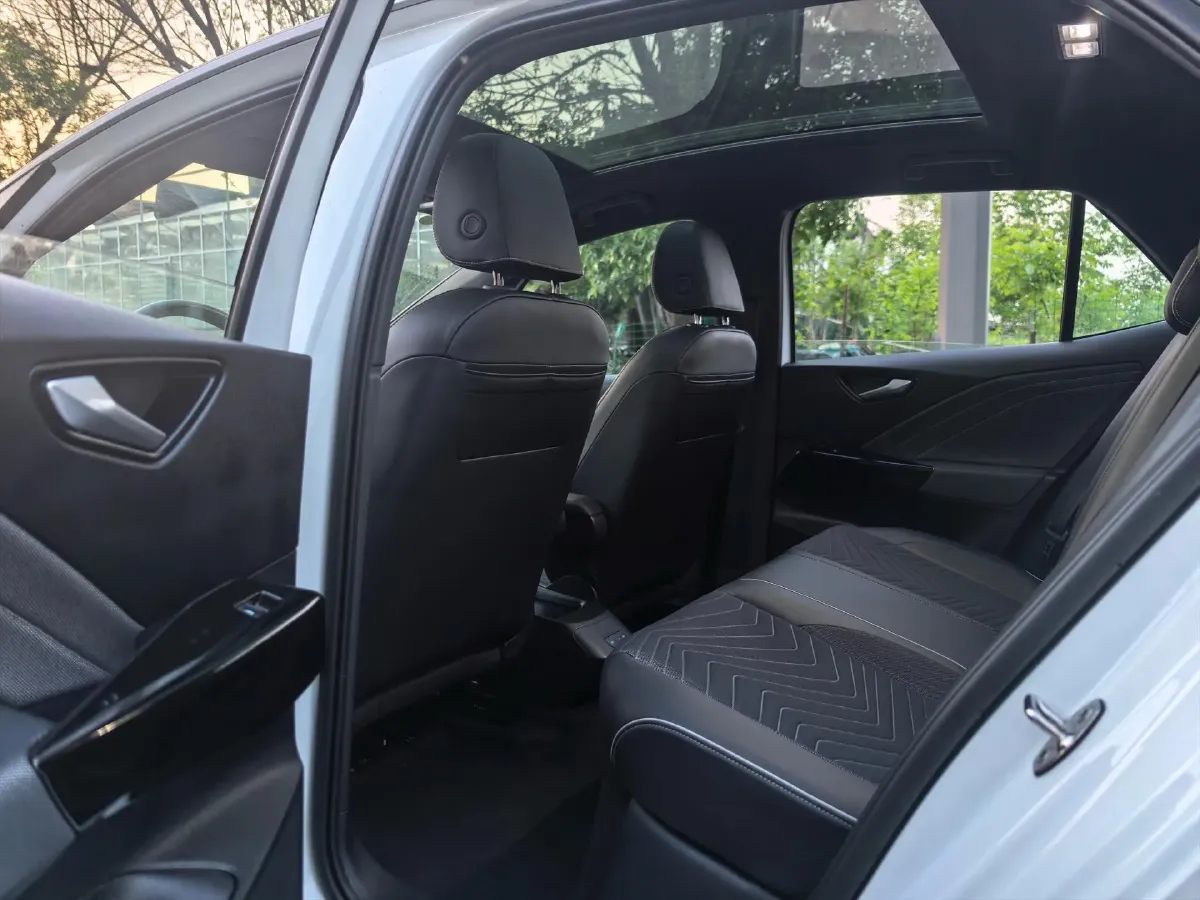 2025 Volkswagen ID.3 BEV 52.8KWH,autocango,china used car exporter,china ev exporter,chinese used car exporter,chinese used ev exporter