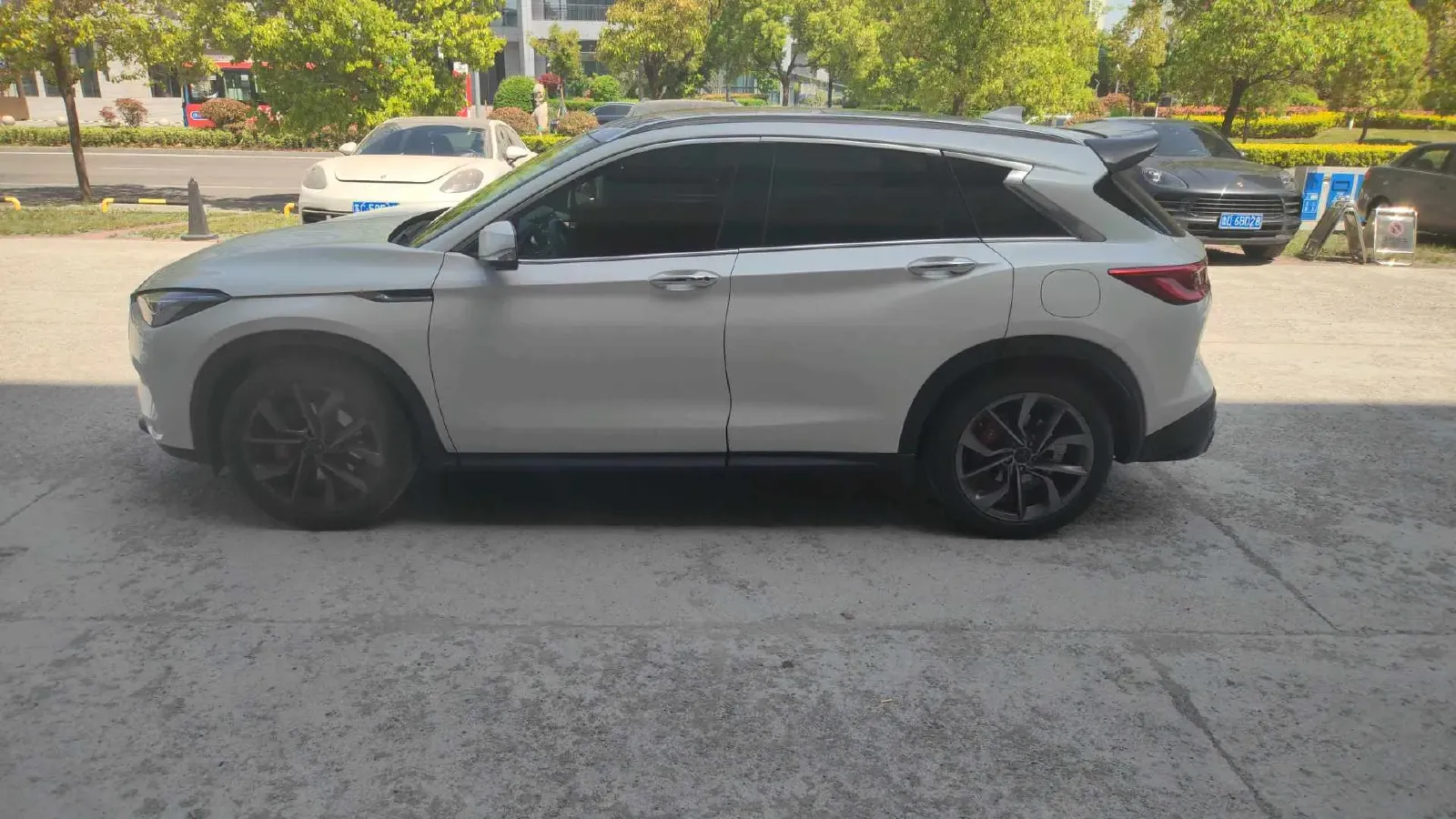 2022 Infiniti QX50 2.0T 245HP L4 CVT,autocango,china used car exporter,china ev exporter,chinese used car exporter,chinese used ev exporter