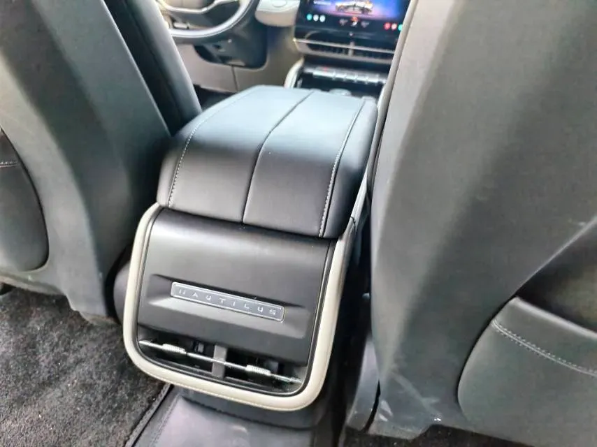 2023 Lincoln Nautilus 2.0T 261HP L4 8AT,autocango,china used car exporter,china ev exporter,chinese used car exporter,chinese used ev exporter