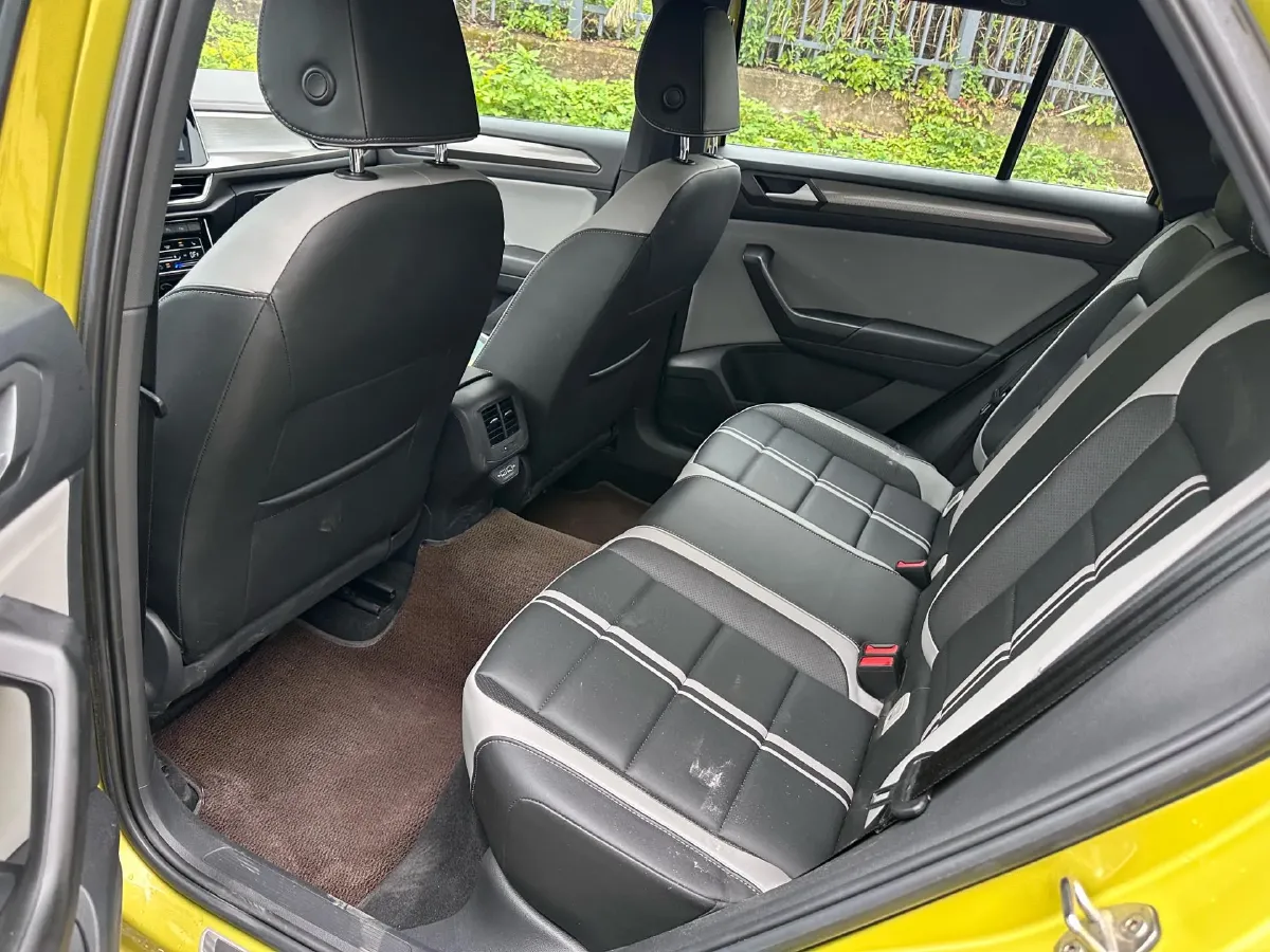 2023 Volkswagen T-Roc 1.5T 160HP L4 7DCT,autocango,china used car exporter,china ev exporter,chinese used car exporter,chinese used ev exporter