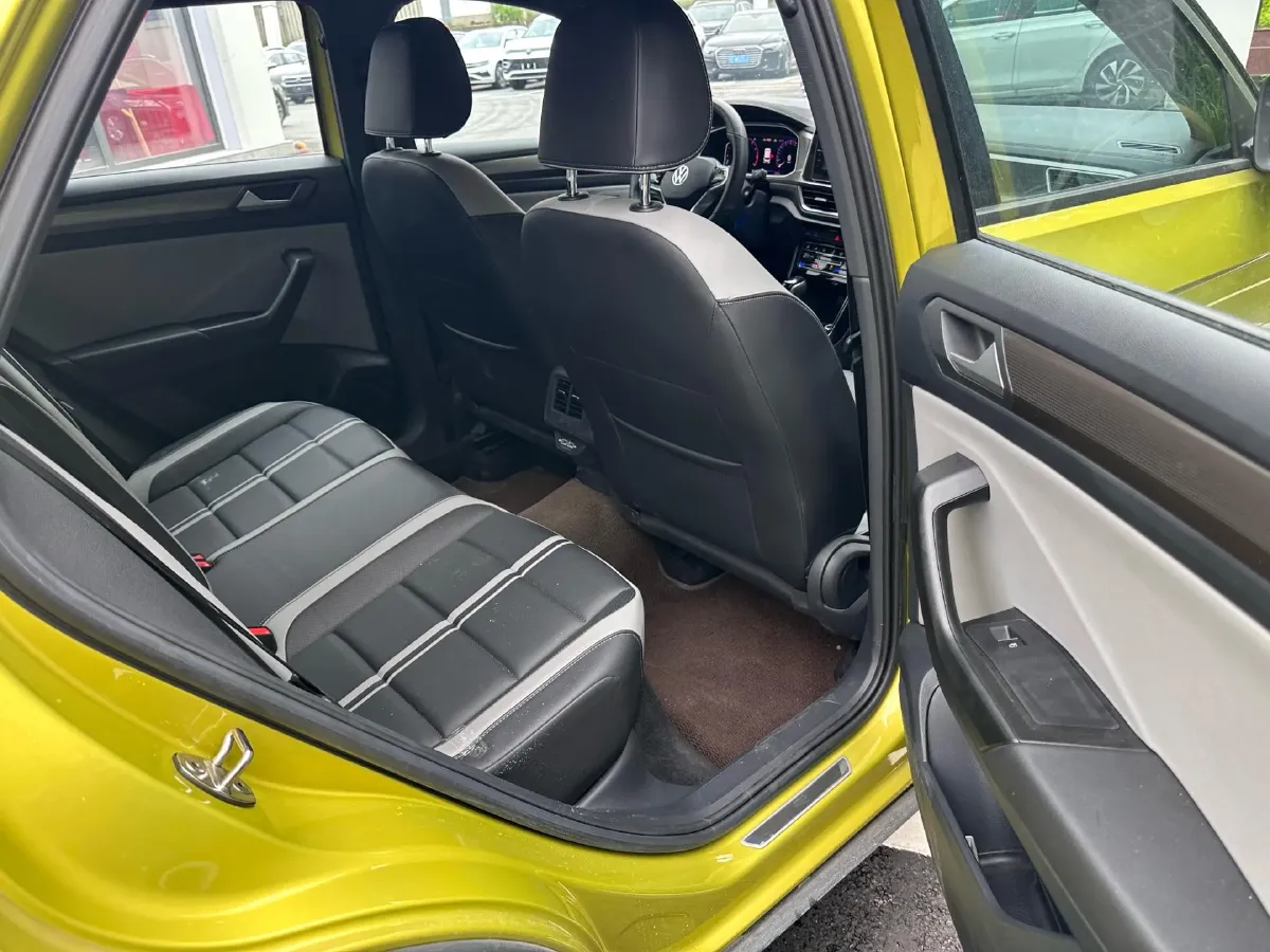 2023 Volkswagen T-Roc 1.5T 160HP L4 7DCT,autocango,china used car exporter,china ev exporter,chinese used car exporter,chinese used ev exporter