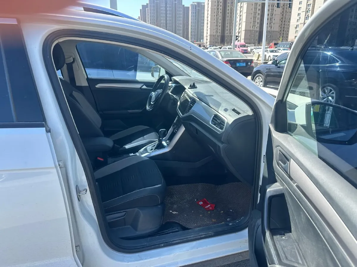 2022 Volkswagen T-Roc 1.4T 150HP L4 7DCT,autocango,china used car exporter,china ev exporter,chinese used car exporter,chinese used ev exporter