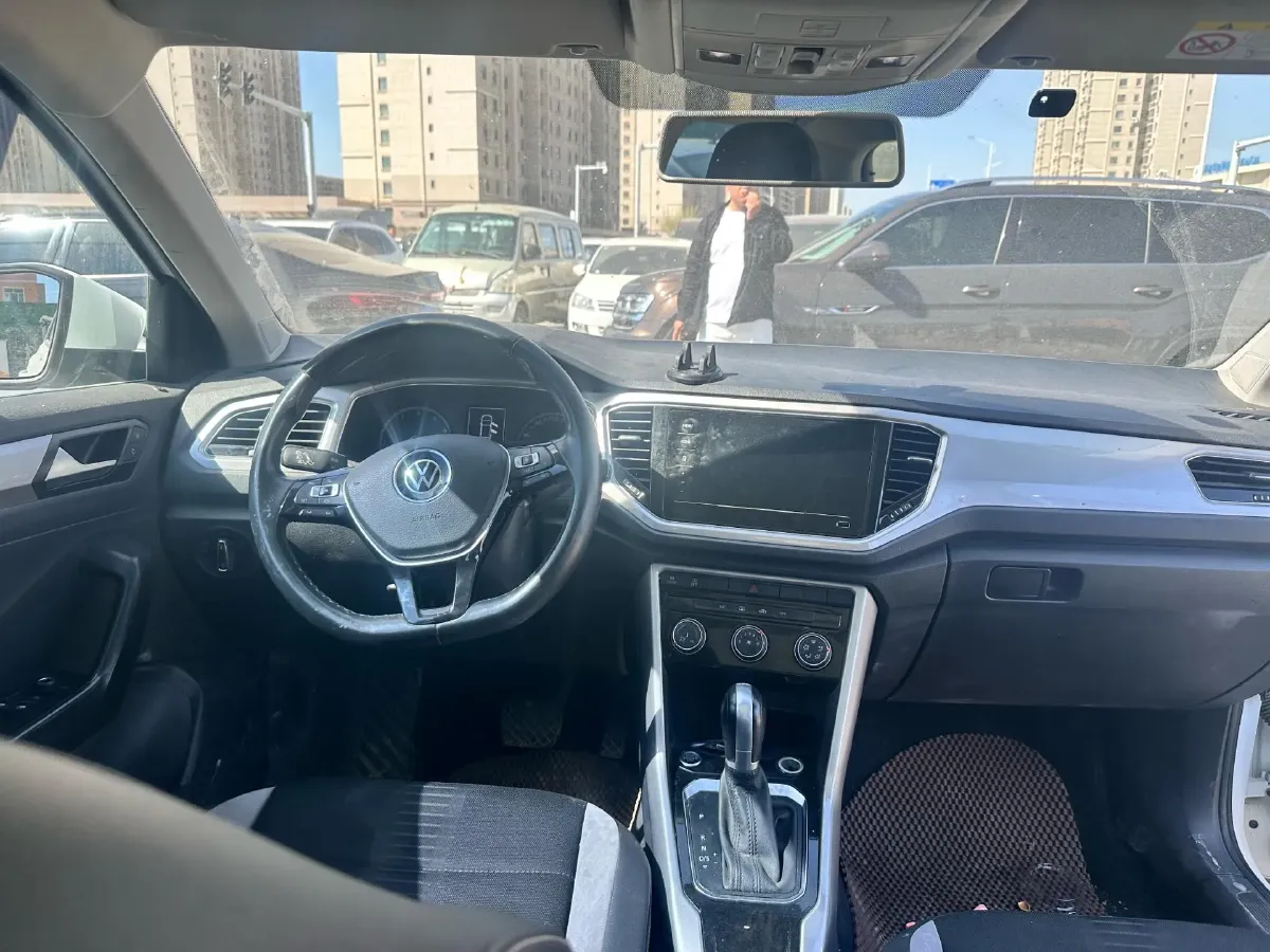 2022 Volkswagen T-Roc 1.4T 150HP L4 7DCT,autocango,china used car exporter,china ev exporter,chinese used car exporter,chinese used ev exporter