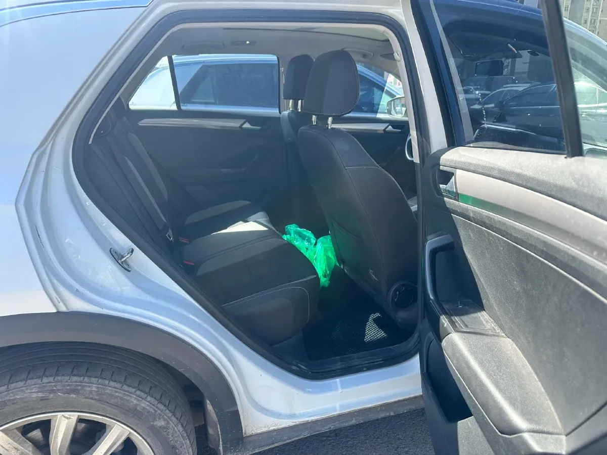 2022 Volkswagen T-Roc 1.4T 150HP L4 7DCT,autocango,china used car exporter,china ev exporter,chinese used car exporter,chinese used ev exporter