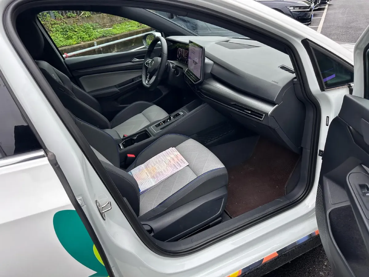 2025 Volkswagen Golf 1.5T 160HP L4 7DCT,autocango,china used car exporter,china ev exporter,chinese used car exporter,chinese used ev exporter