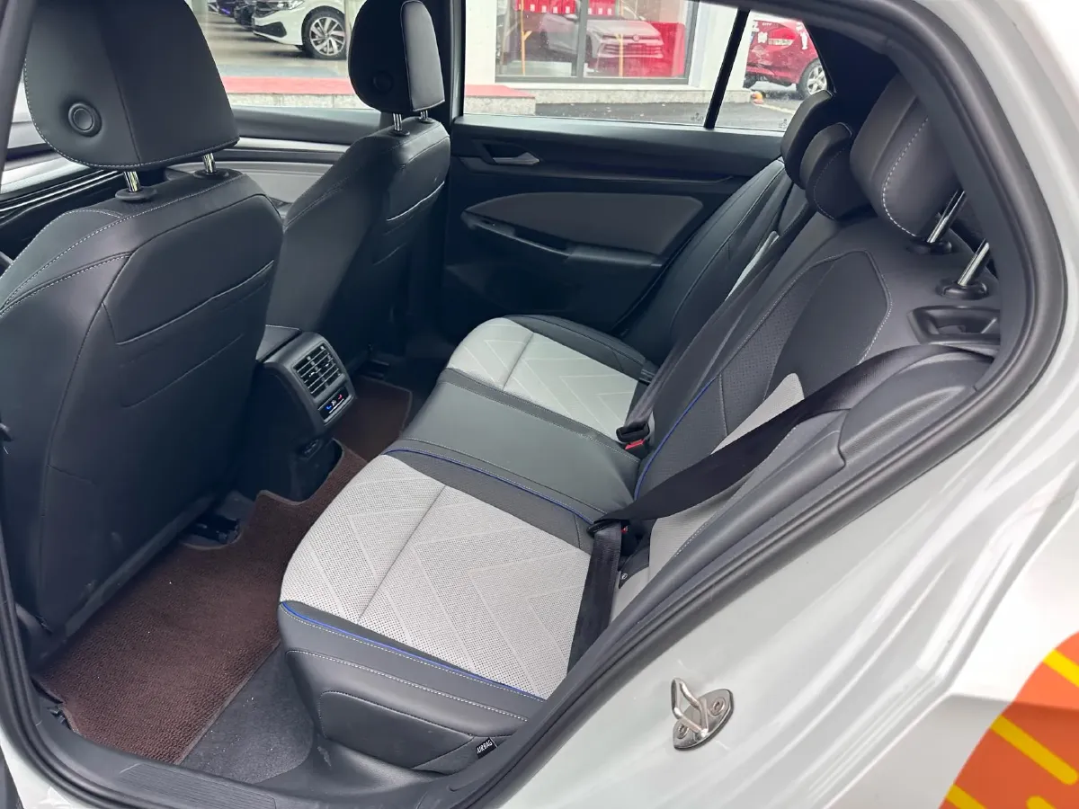 2025 Volkswagen Golf 1.5T 160HP L4 7DCT,autocango,china used car exporter,china ev exporter,chinese used car exporter,chinese used ev exporter