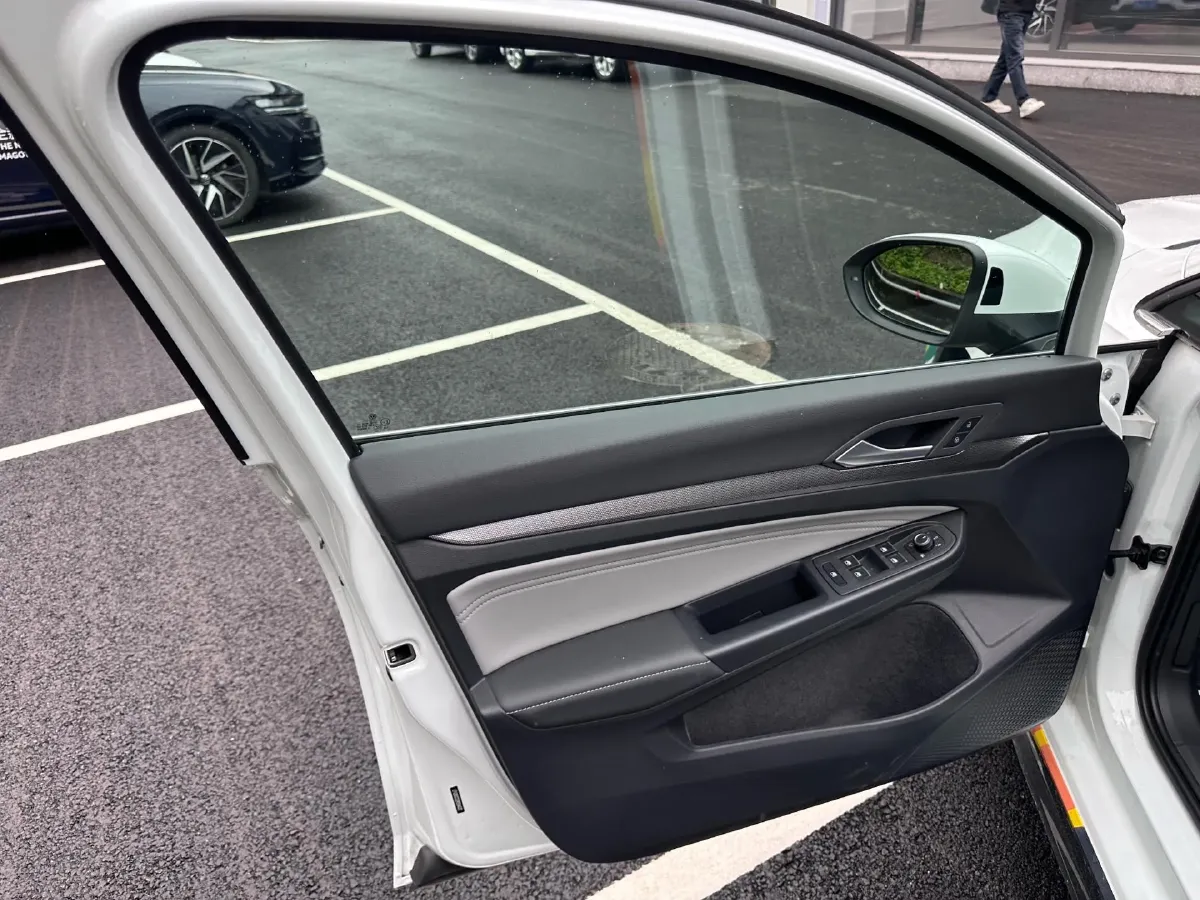 2025 Volkswagen Golf 1.5T 160HP L4 7DCT,autocango,china used car exporter,china ev exporter,chinese used car exporter,chinese used ev exporter