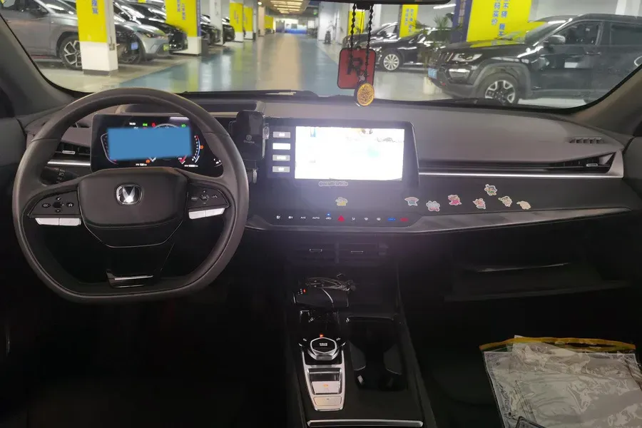 2023 ChangAn Raeton Plus 1.5T 188HP L4 7DCT,autocango,china used car exporter,china ev exporter,chinese used car exporter,chinese used ev exporter