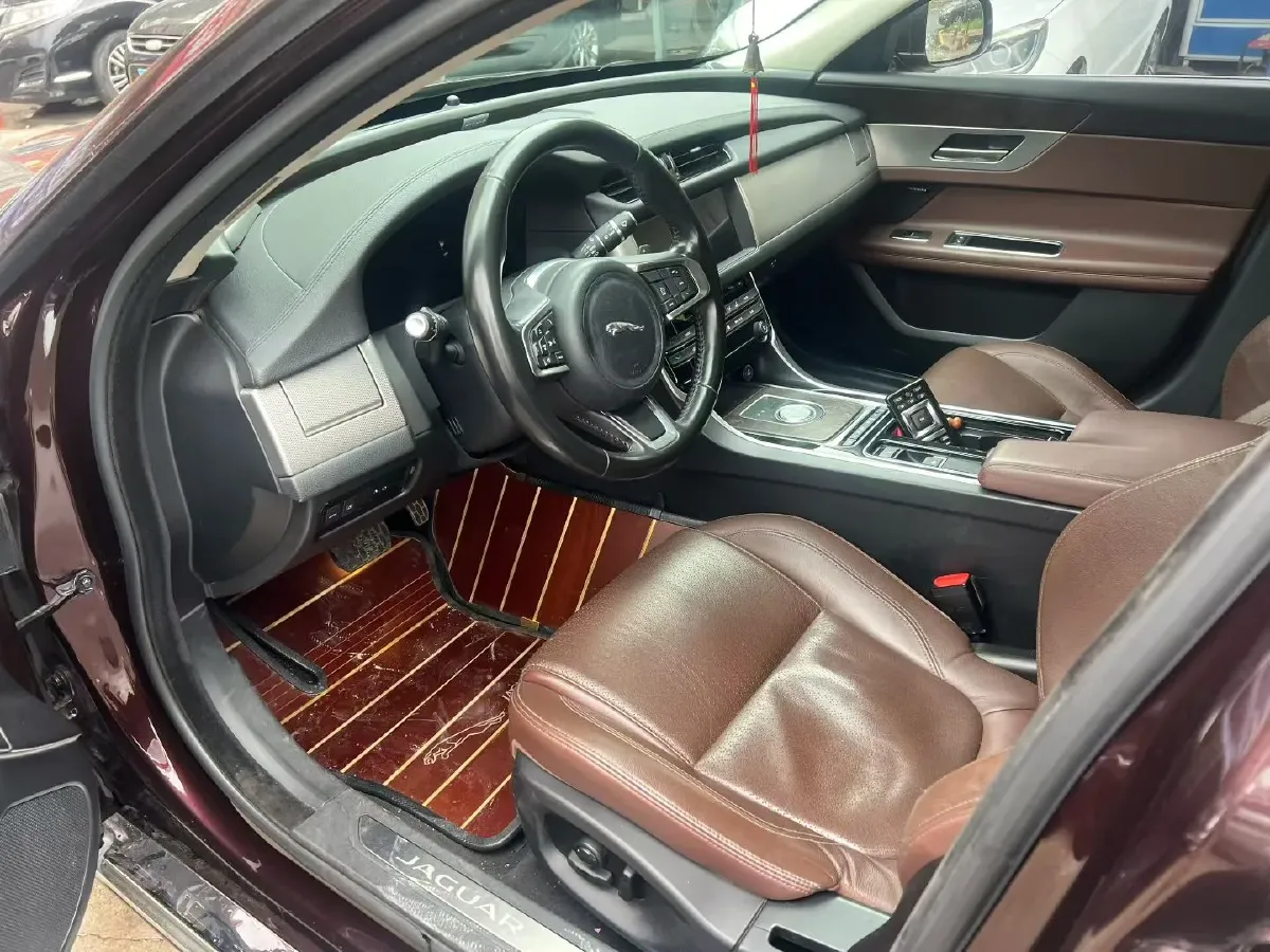 2018 Jaguar XF 2.0T 250HP L4 8AT,autocango,china used car exporter,china ev exporter,chinese used car exporter,chinese used ev exporter