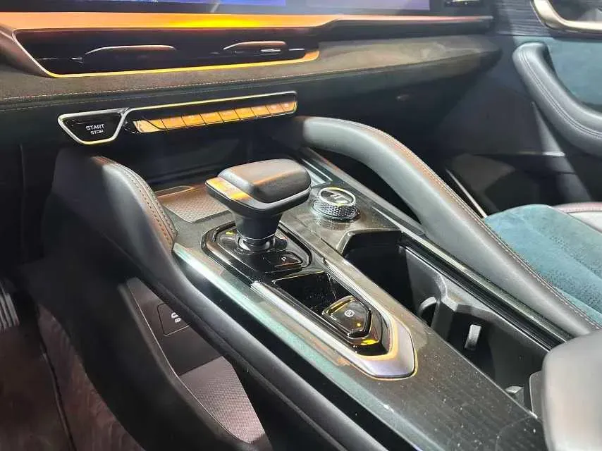 2021 Geely Monjaro 2.0T 218HP L4 7DCT,autocango,china used car exporter,china ev exporter,chinese used car exporter,chinese used ev exporter