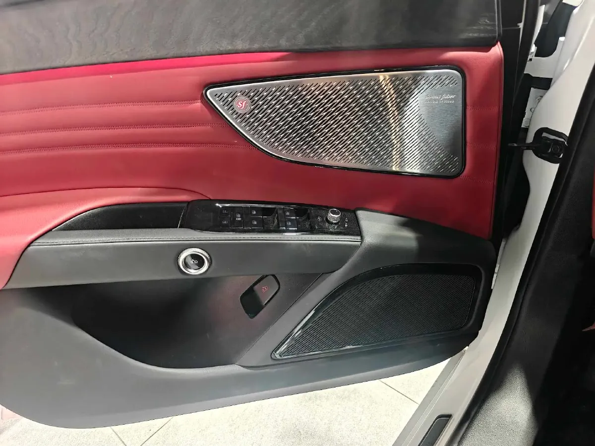 2022 Maserati Levante 2.0T 330HP L4 8AT,autocango,china used car exporter,china ev exporter,chinese used car exporter,chinese used ev exporter