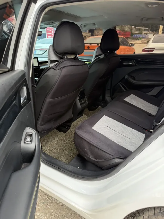 2021 Roewe i5 1.5L 120HP L4 CVT,autocango,china used car exporter,china ev exporter,chinese used car exporter,chinese used ev exporter