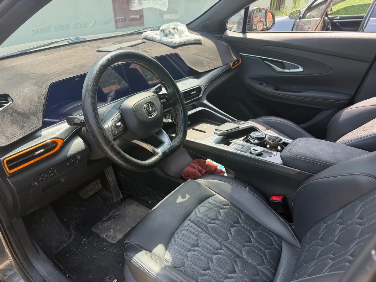 2022 ChangAn UNI-T 1.5T 188HP L4 7DCT,autocango,china used car exporter,china ev exporter,chinese used car exporter,chinese used ev exporter