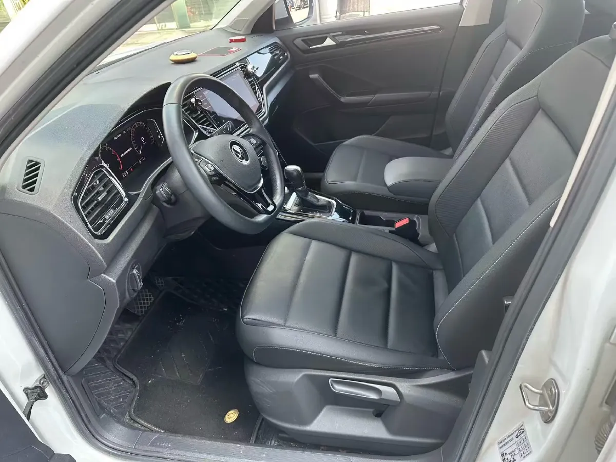 2021 Volkswagen T-Roc 1.4T 150HP L4 7DCT,autocango,china used car exporter,china ev exporter,chinese used car exporter,chinese used ev exporter