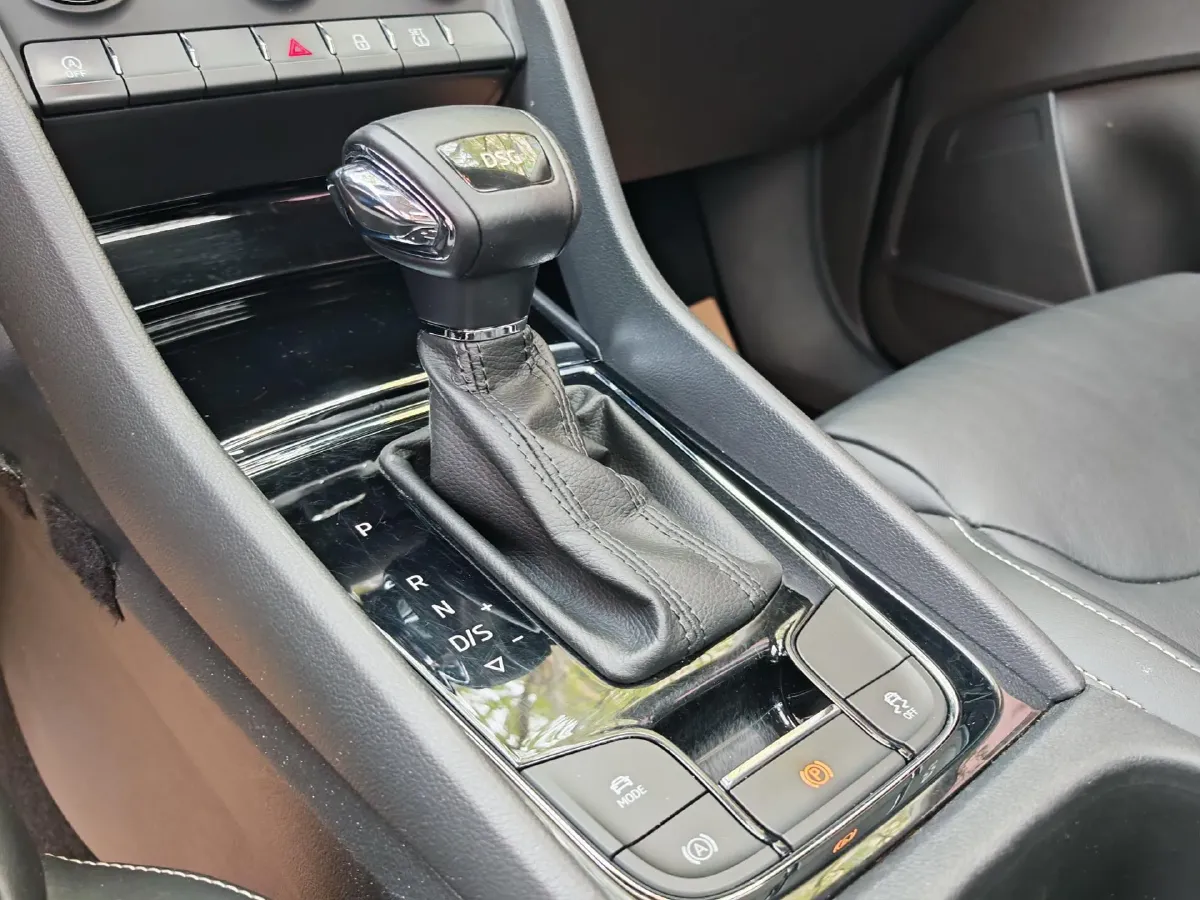 2018 Skoda Kodiak 2.0T 186HP L4 7DCT,autocango,china used car exporter,china ev exporter,chinese used car exporter,chinese used ev exporter