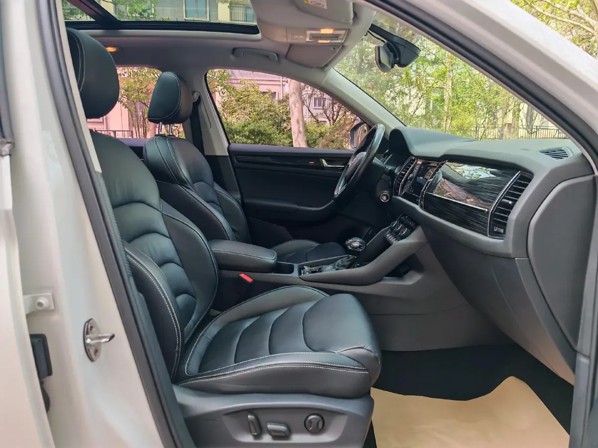 2018 Skoda Kodiak 2.0T 186HP L4 7DCT,autocango,china used car exporter,china ev exporter,chinese used car exporter,chinese used ev exporter