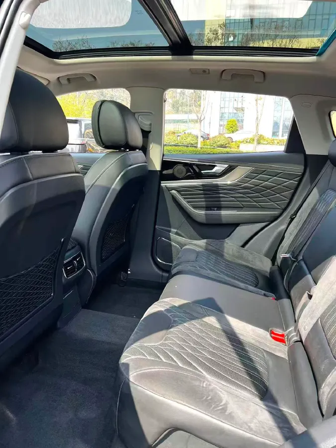 2022 HongQi HS5 2.0T 224HP L4 6AT,autocango,china used car exporter,china ev exporter,chinese used car exporter,chinese used ev exporter