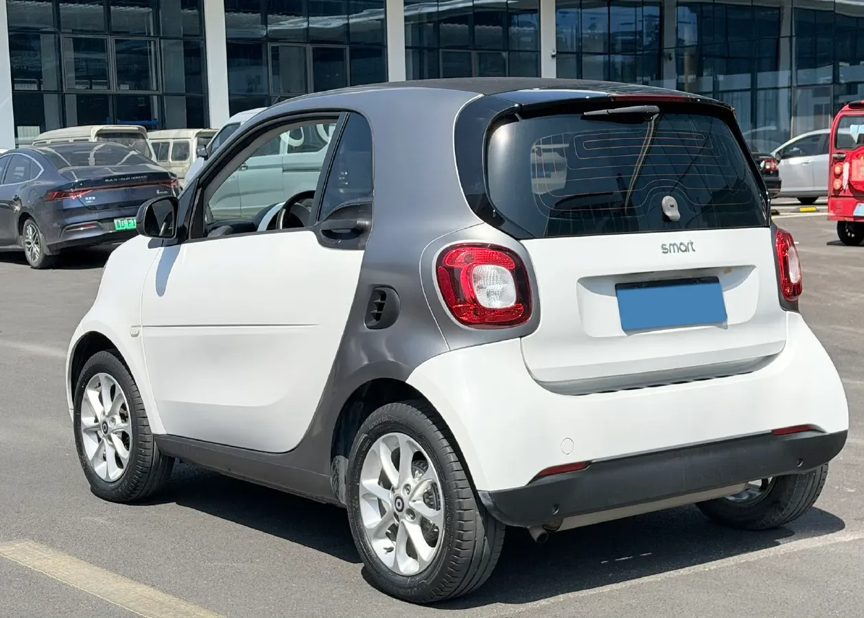 2015 Smart smart fortwo 1.0L 71HP L3 5AMT,autocango,china used car exporter,china ev exporter,chinese used car exporter,chinese used ev exporter