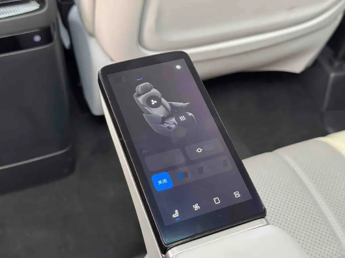 2025 Voyah Dream 1.5T 150HP L4 PHEV 41.7KWH,autocango,china used car exporter,china ev exporter,chinese used car exporter,chinese used ev exporter