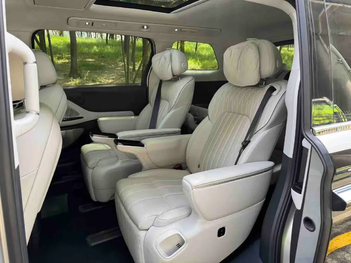 2025 Voyah Dream 1.5T 150HP L4 PHEV 41.7KWH,autocango,china used car exporter,china ev exporter,chinese used car exporter,chinese used ev exporter