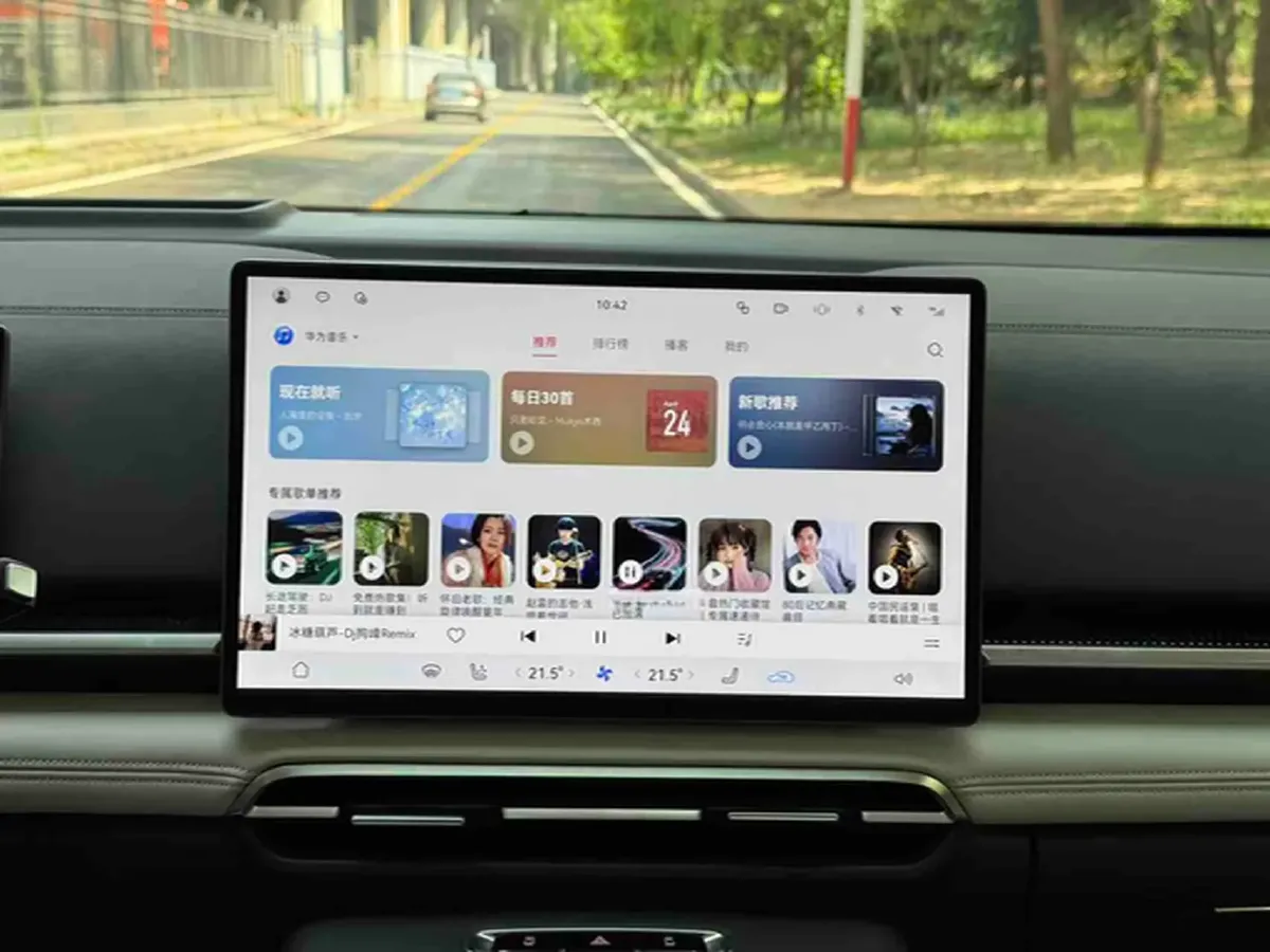 2025 Voyah Dream 1.5T 150HP L4 PHEV 41.7KWH,autocango,china used car exporter,china ev exporter,chinese used car exporter,chinese used ev exporter