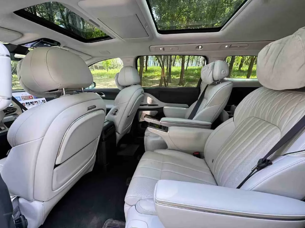 2025 Voyah Dream 1.5T 150HP L4 PHEV 41.7KWH,autocango,china used car exporter,china ev exporter,chinese used car exporter,chinese used ev exporter