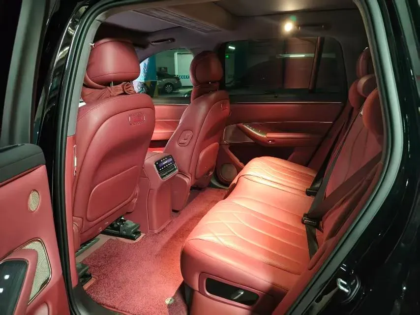 2025 AITO AITO M8 REEV 160HP REEV 53.4KWH,autocango,china used car exporter,china ev exporter,chinese used car exporter,chinese used ev exporter