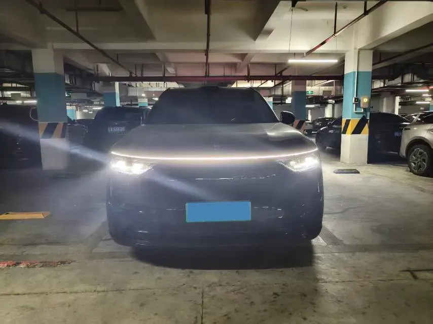 2025 AITO AITO M8 REEV 160HP REEV 53.4KWH,autocango,china used car exporter,china ev exporter,chinese used car exporter,chinese used ev exporter