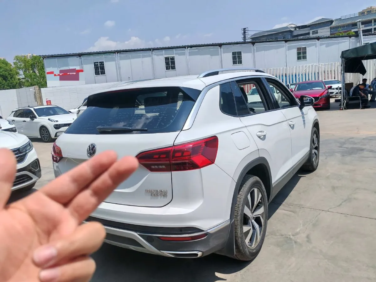2019 Jeep Cherokee 2.0T 234HP L4 9AT,autocango,china used car exporter,china ev exporter,chinese used car exporter,chinese used ev exporter