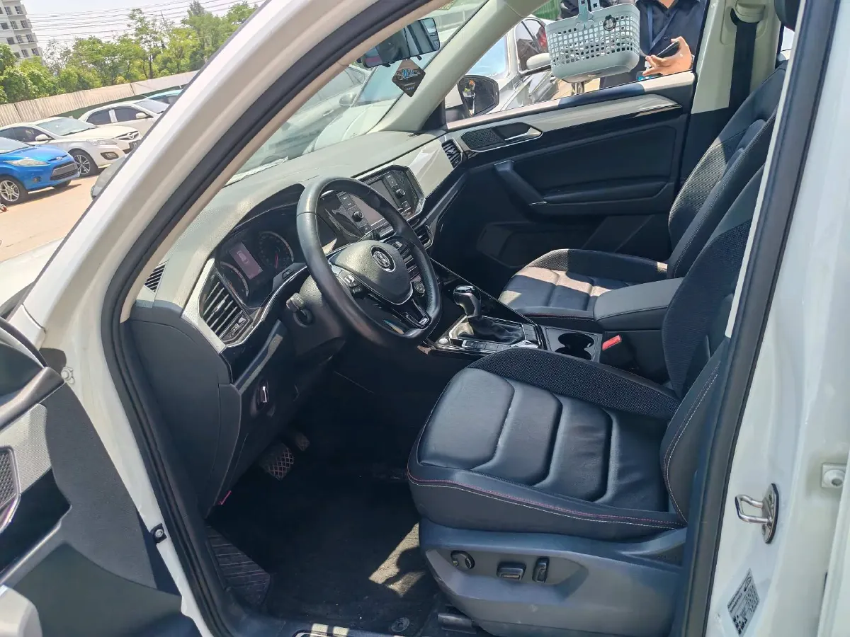 2019 Jeep Cherokee 2.0T 234HP L4 9AT,autocango,china used car exporter,china ev exporter,chinese used car exporter,chinese used ev exporter