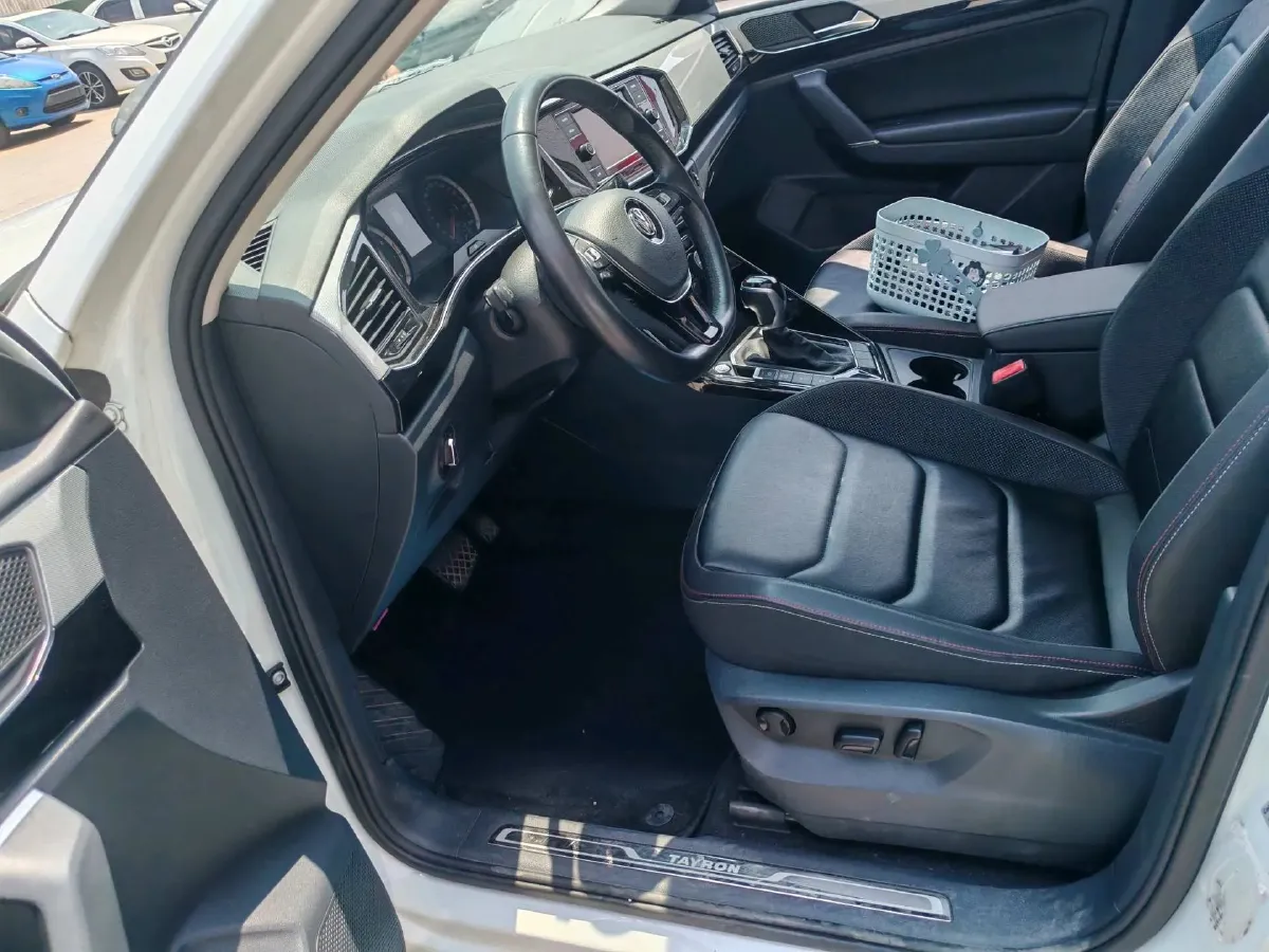 2019 Jeep Cherokee 2.0T 234HP L4 9AT,autocango,china used car exporter,china ev exporter,chinese used car exporter,chinese used ev exporter