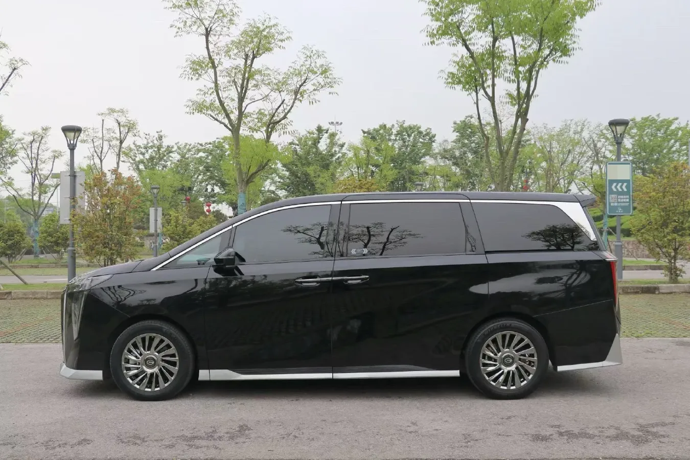 2023 GAC Trumpchi M8 2.0T 252HP L4 8AT,autocango,china used car exporter,china ev exporter,chinese used car exporter,chinese used ev exporter