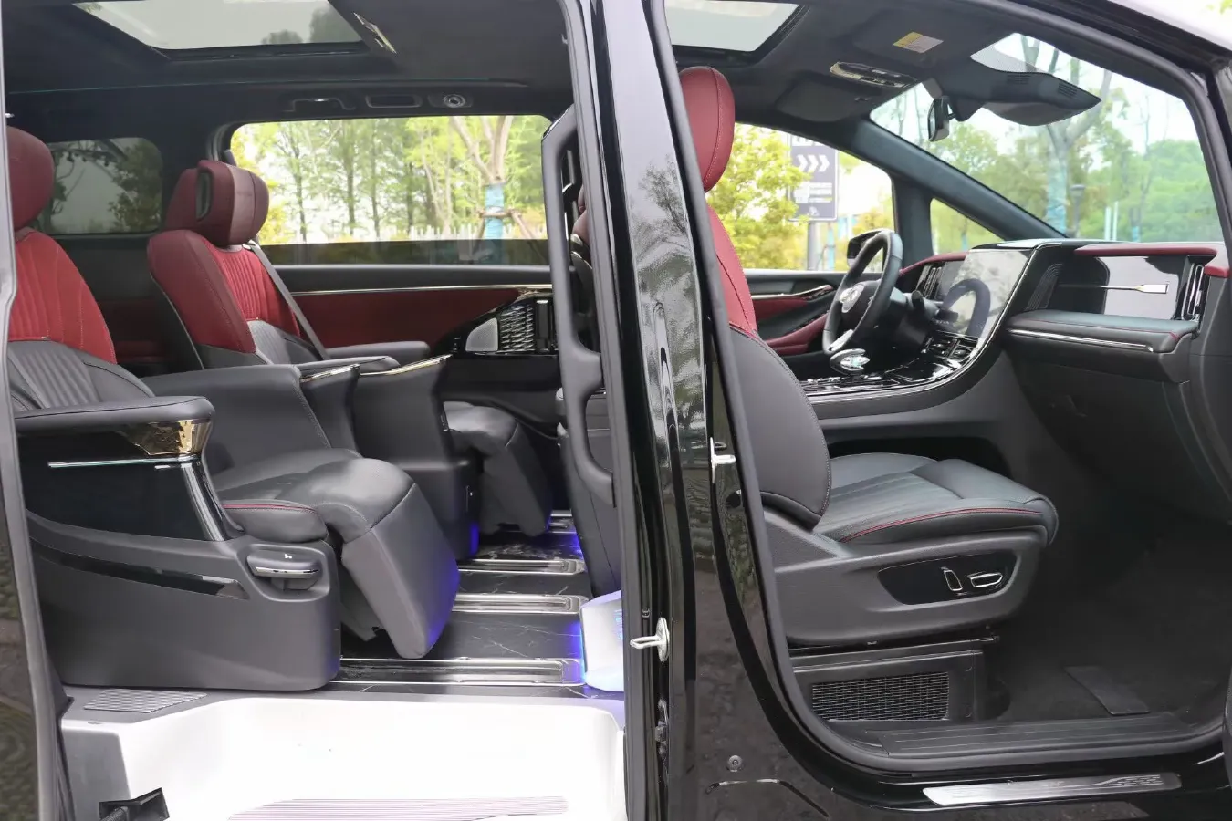 2023 GAC Trumpchi M8 2.0T 252HP L4 8AT,autocango,china used car exporter,china ev exporter,chinese used car exporter,chinese used ev exporter