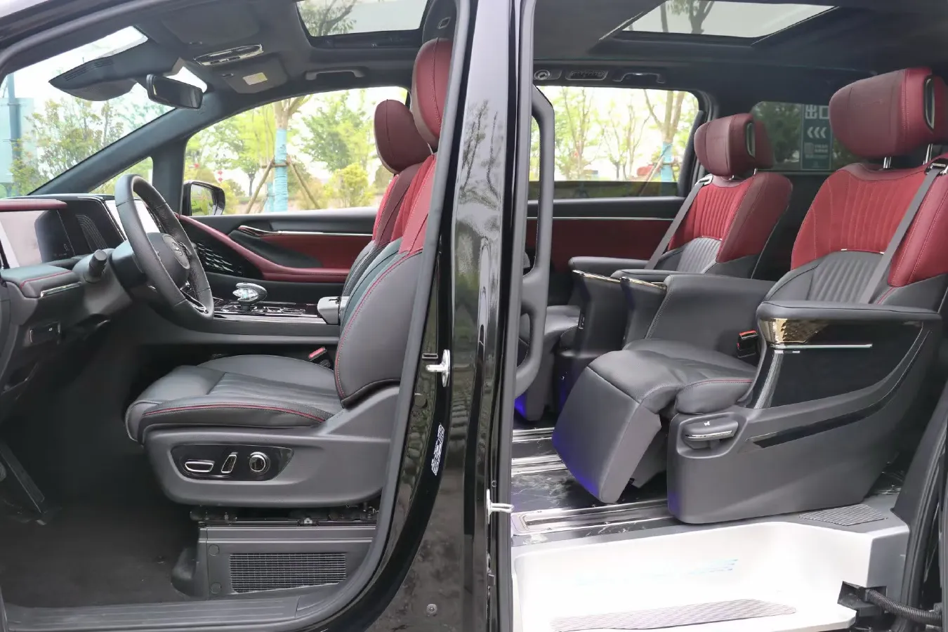 2023 GAC Trumpchi M8 2.0T 252HP L4 8AT,autocango,china used car exporter,china ev exporter,chinese used car exporter,chinese used ev exporter