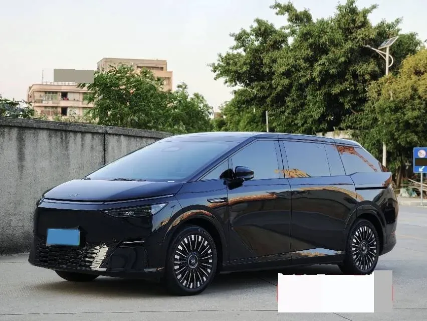 2025 Xpeng X9 BEV,autocango,china used car exporter,china ev exporter,chinese used car exporter,chinese used ev exporter