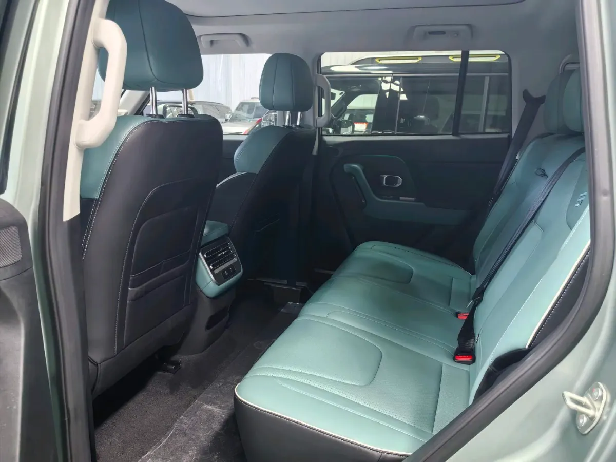 2025 Jetour Traveller 2.0T 254HP L4 7DCT,autocango,china used car exporter,china ev exporter,chinese used car exporter,chinese used ev exporter