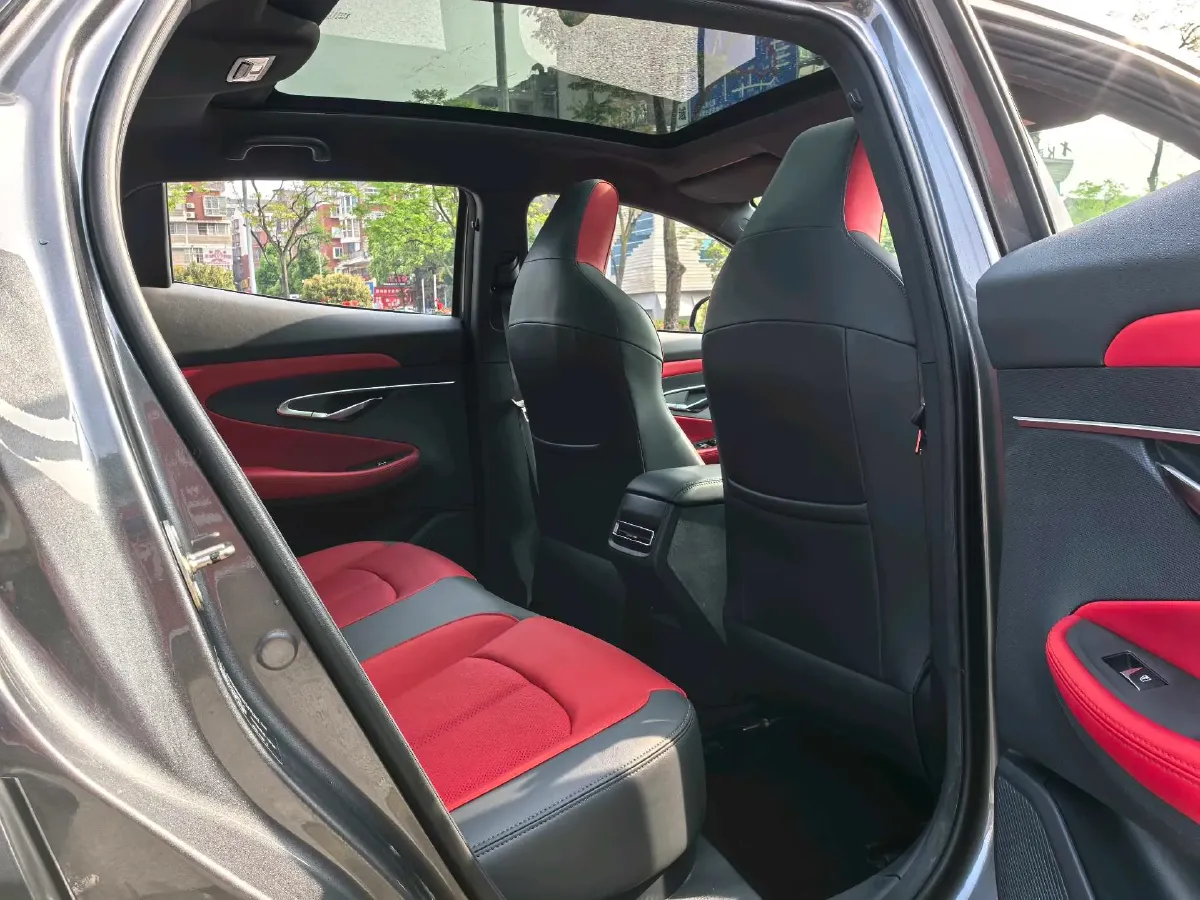 2020 ChangAn UNI-T 1.5T 180HP L4 7DCT,autocango,china used car exporter,china ev exporter,chinese used car exporter,chinese used ev exporter