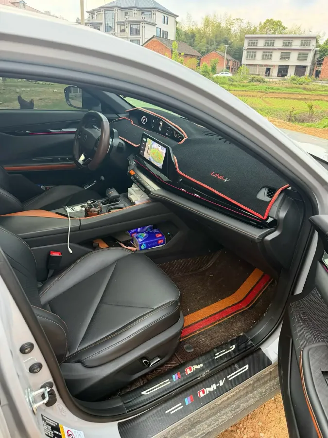 2022 ChangAn UNI-V 1.5T 188HP L4 7DCT,autocango,china used car exporter,china ev exporter,chinese used car exporter,chinese used ev exporter