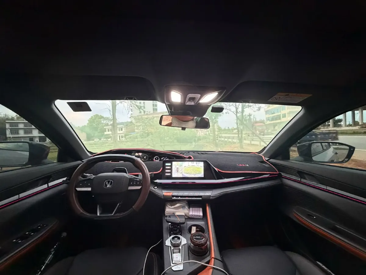 2022 ChangAn UNI-V 1.5T 188HP L4 7DCT,autocango,china used car exporter,china ev exporter,chinese used car exporter,chinese used ev exporter