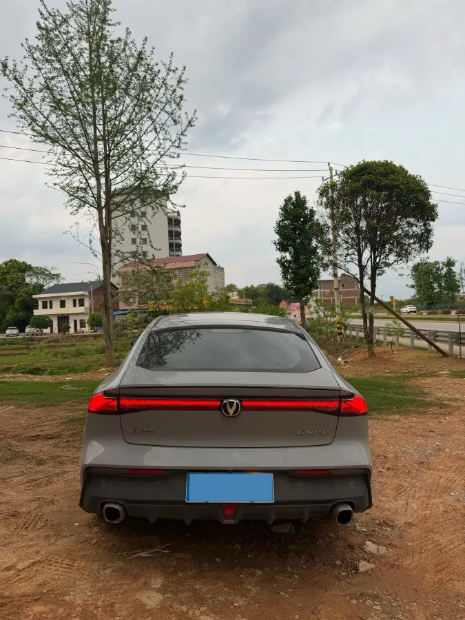 2022 ChangAn UNI-V 1.5T 188HP L4 7DCT,autocango,china used car exporter,china ev exporter,chinese used car exporter,chinese used ev exporter
