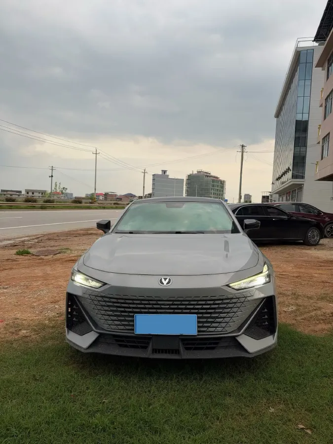 2022 ChangAn UNI-V 1.5T 188HP L4 7DCT,autocango,china used car exporter,china ev exporter,chinese used car exporter,chinese used ev exporter