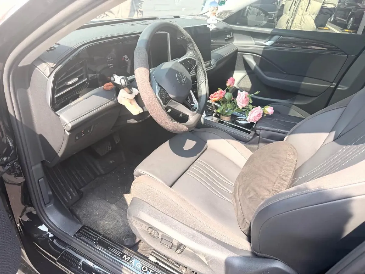 2024 Volkswagen Magotan 1.5T 160HP L4 7DCT,autocango,china used car exporter,china ev exporter,chinese used car exporter,chinese used ev exporter