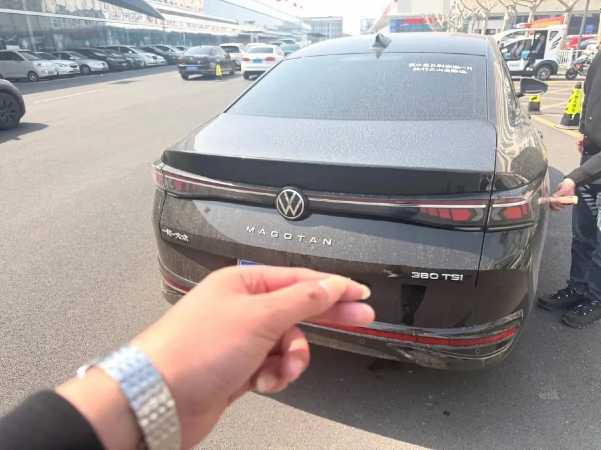 2024 Volkswagen Magotan 1.5T 160HP L4 7DCT,autocango,china used car exporter,china ev exporter,chinese used car exporter,chinese used ev exporter