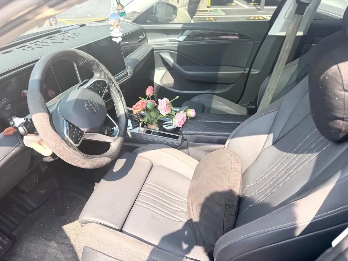 2024 Volkswagen Magotan 1.5T 160HP L4 7DCT,autocango,china used car exporter,china ev exporter,chinese used car exporter,chinese used ev exporter